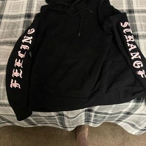 Feeling strange sweatshirt with cut out shoulders gothic like sweatshirt